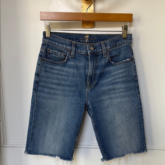 7 FOR ALL MANKIND High Waist Bermuda Denim Shorts Size 26 Medium Wash Raw Hem - Picture 2 of 15